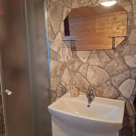 Na Samote U Lesa Сasa de vacaciones